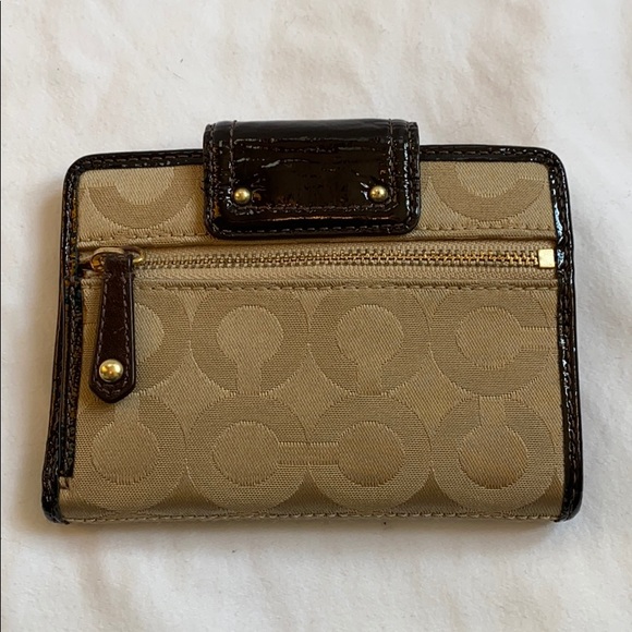 Coach wallet with logo snap and zipper pocket - Picture 3 of 3